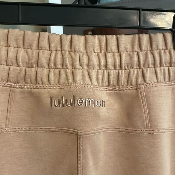 Lululemon Soft Ambitions High Rise Crop Sz 8 Beech Wood Modal 8030 - Picture 1 of 7